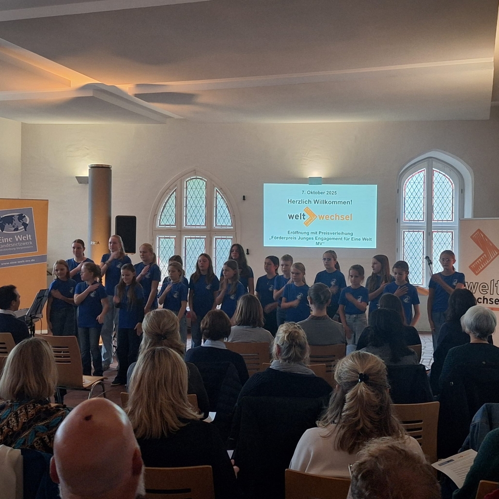 Singen zur Eröffnung der Veranstaltungsreihe "Weltwechsel" im Rathaus.