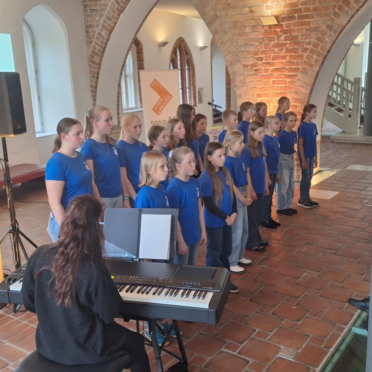 Singen zur Eröffnung der Veranstaltungsreihe "Weltwechsel" im Rathaus.